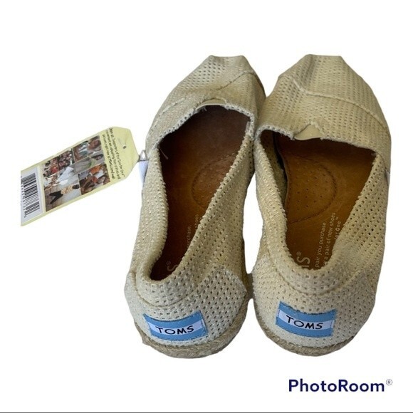 Toms Slip On Classic Flats Women’s size 5.5- NWT - Picture 2 of 8